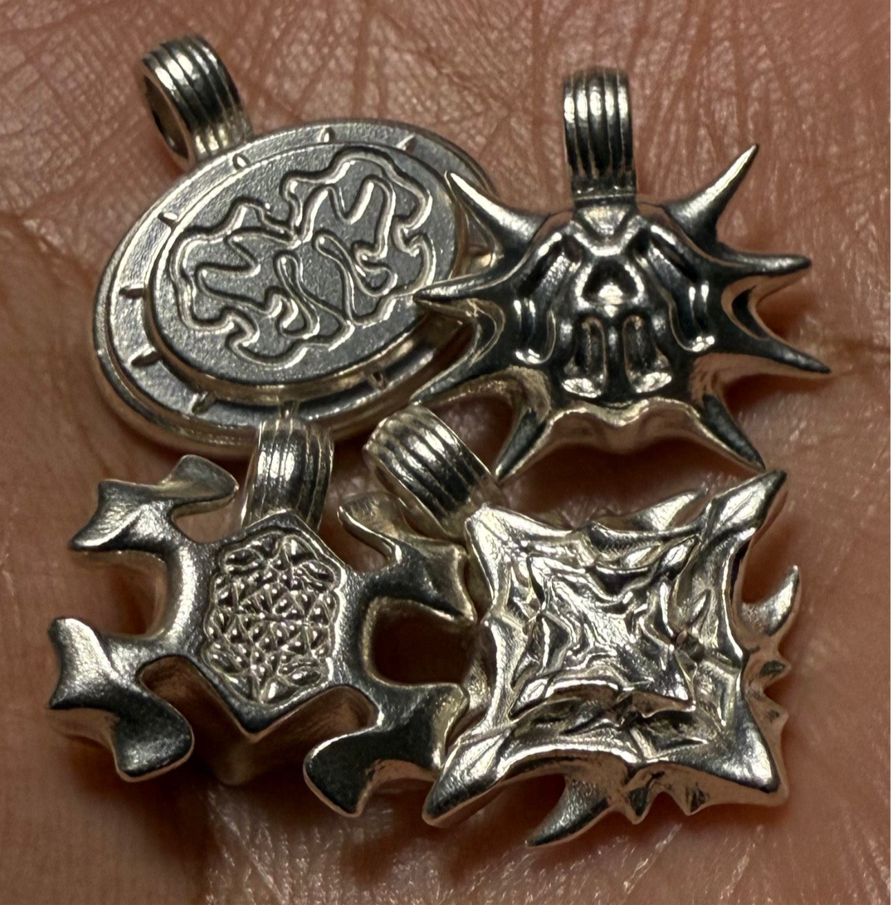 [NOIR STAR] Pendant